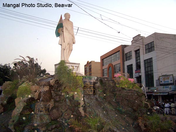 Mahatma Gandhi Cricle (Out Side of Chang Gate)